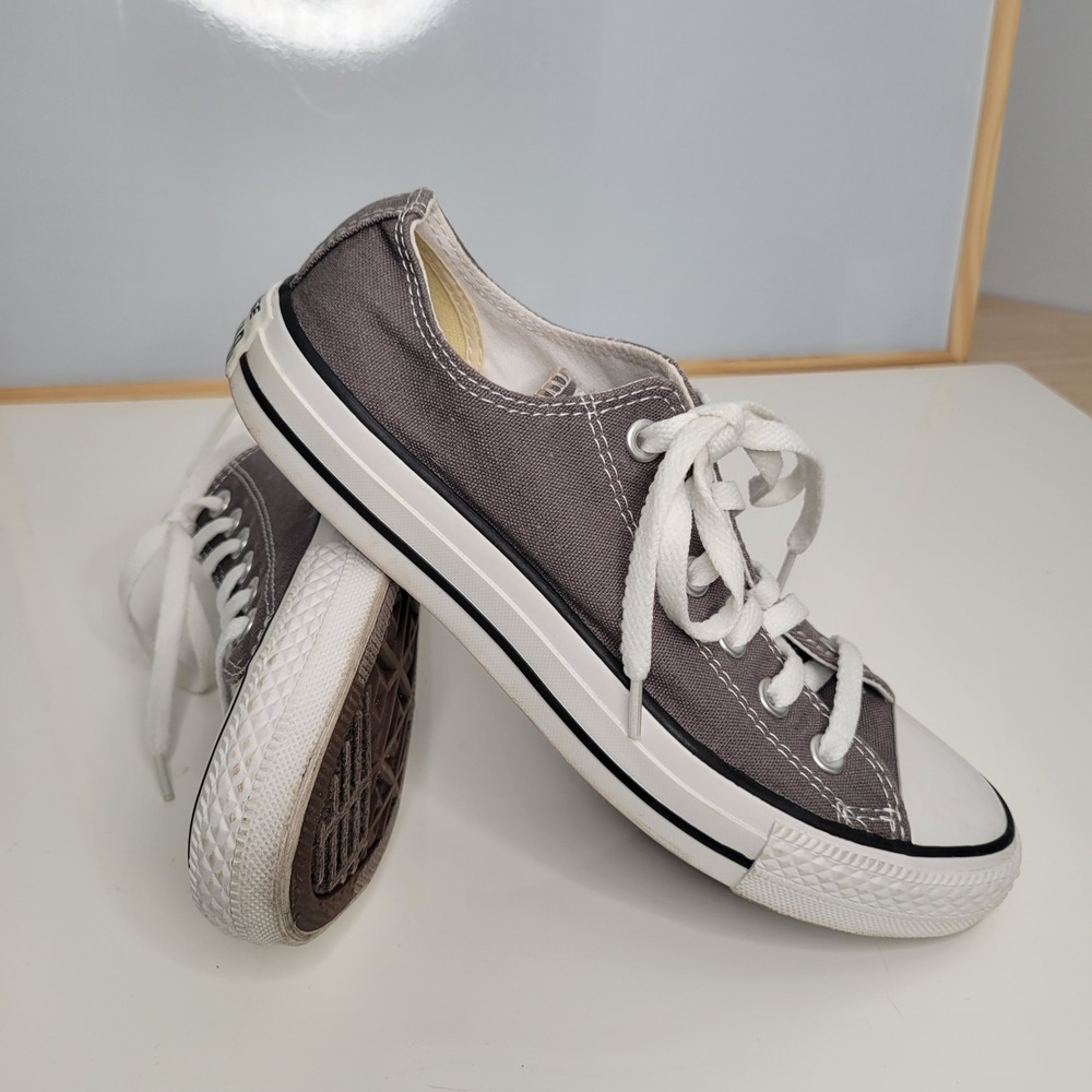 Converse Chuck Taylor All Star Unisex 6M 8W Gray Low Top Canvas Sneakers 1J794